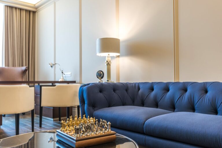 Arreglar sillas de comedor en mal estado: guía práctica - Artesano Tapicero S.L. - Tapicero a domicilio Tapicero a domicilio