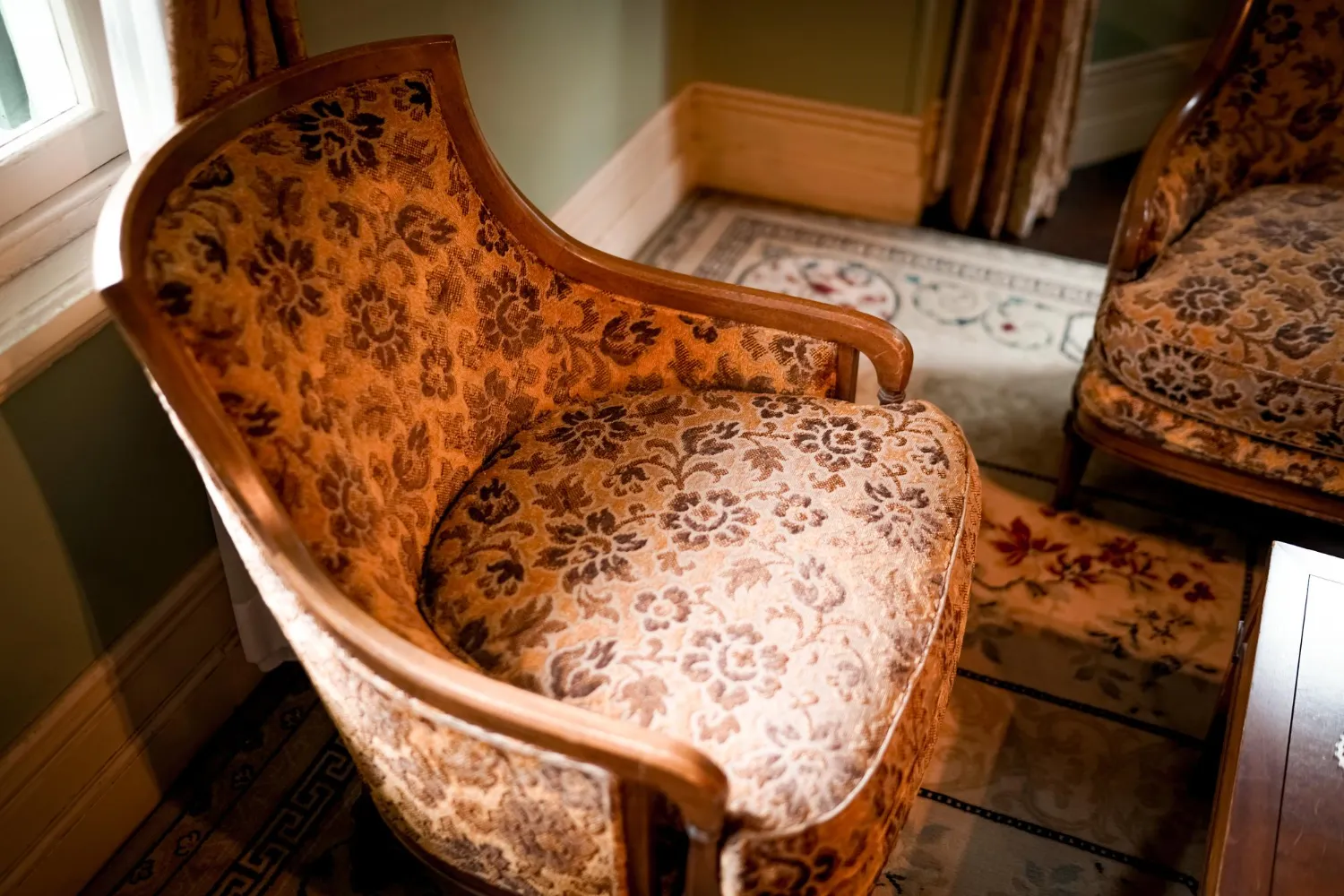 Restauración de Muebles Antiguos: Recupera el Alma de Tus Piezas con Técnicas Artesanales - Artesano Tapicero S.L. - Tapicero a domicilio Restauración de Muebles Antiguos: Recupera el Alma de Tus Piezas con Técnicas Artesanales